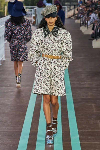 Look 24
